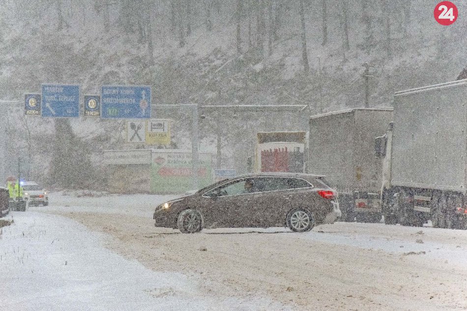 Ilustračný obrázok k článku FOTO: Husté sneženie spôsobuje problémy. Obmedzenia platia na Donovaloch aj Šturci