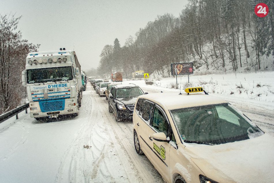 Ilustračný obrázok k článku Sneženie neutíchne: Napadnúť môže do 40 centimetrov