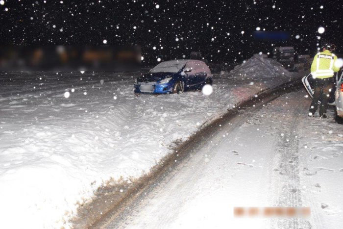 Ilustračný obrázok k článku Jano (39) zo Žiliny zapadol so svojim autom: Policajti mu to mali prečo zrátať!