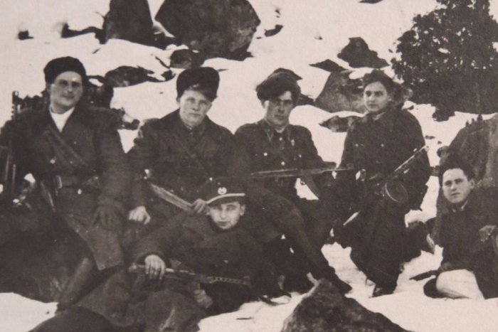 Ilustračný obrázok k článku Dnes láka turistov, kedysi ukrýval partizánov: Archívne FOTO bunkrov spod Vtáčnika