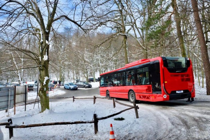 Ilustračný obrázok k článku Auto nechajte doma. Dopravný podnik posilní počas víkendu premávku na Kamzík