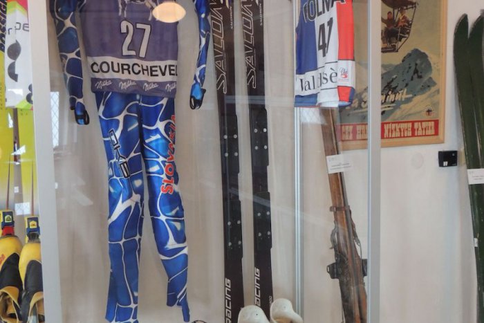 Ilustračný obrázok k článku Veľká česť pre Vlhovú: V expozícii dejín lyžovania vystavili jej kombinézu