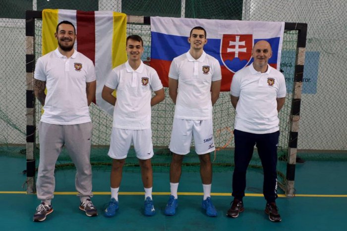 Ilustračný obrázok k článku Naši mladí hádzanári v REPRE: Po sústredení odohrali duely v Bukurešti, FOTO