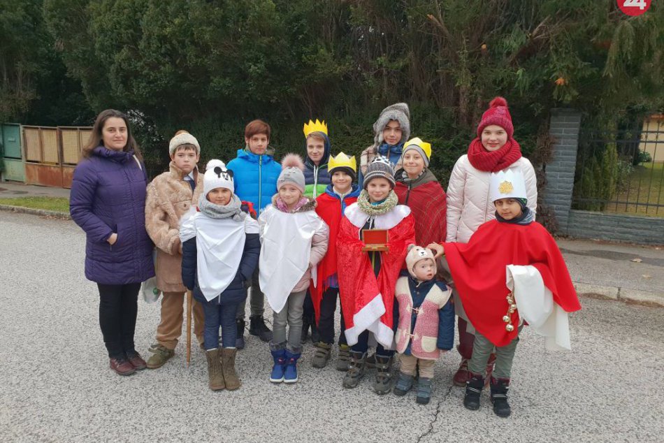 Ilustračný obrázok k článku Mladí chlapci a dievčatá cez sviatky nelenili: Koledníci vyzbierali stovky eur