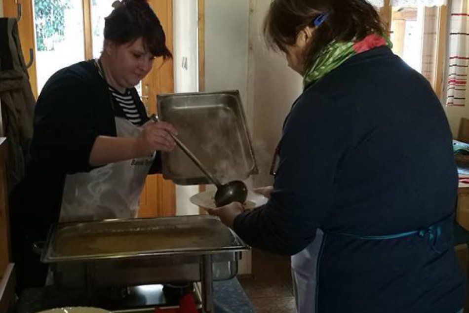 Ilustračný obrázok k článku Bystričania pomôžu obedom rodine v núdzi. Septembrová Polievka pomoci bude špeciálna