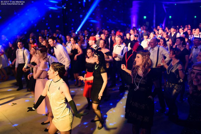 Ilustračný obrázok k článku Plesovú sezónu zvládnete aj bez róby: Žilinčania, zabavte sa na obľúbenom swingu