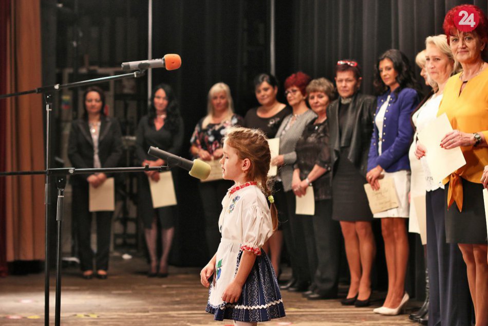 Ilustračný obrázok k článku FOTO: Škôlka v Tornali vychováva deti už 30 rokov. Dočkala sa nového loga aj daru