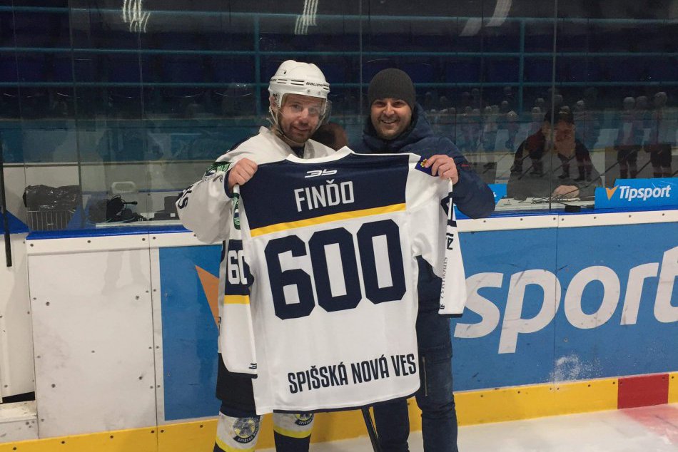 Ilustračný obrázok k článku Víťazstvo aj odovzdanie pamätného dresu: Takýto bol hokejový zápas v Spišskej, FOTO