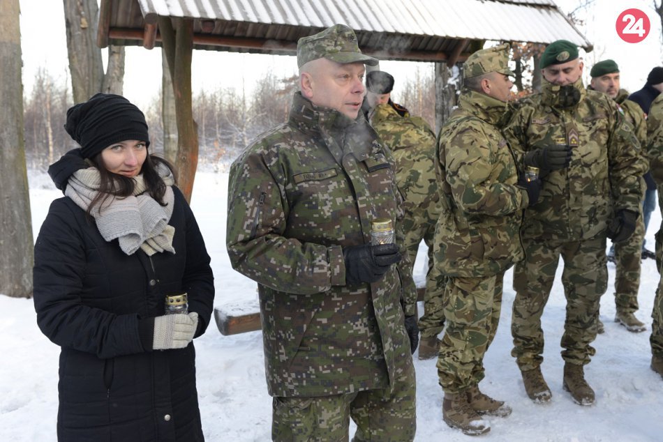 Ilustračný obrázok k článku V maďarskej obci Hejce spomínali na obete leteckého nešťastia