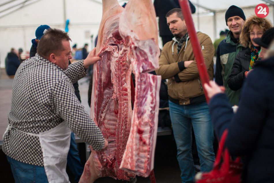 Ilustračný obrázok k článku Milovníci mäsa si prídu na svoje. Ružinovom sa roznesie vôňa zabíjačkových špecialít