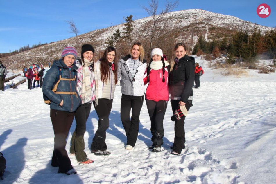 Ilustračný obrázok k článku FOTO z výstupu na Stromíš: Stovky nadšencov lákal výhľad na okolie