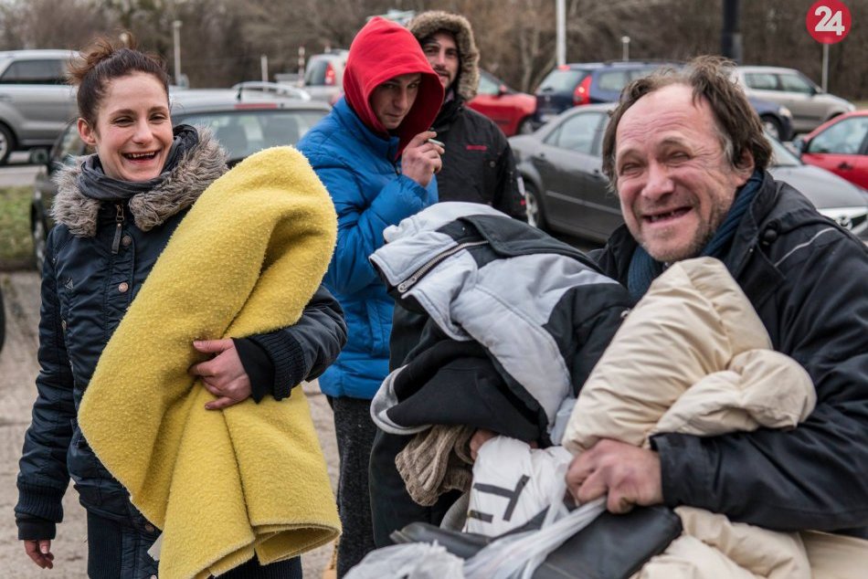 Ilustračný obrázok k článku Pomôžte ľuďom bez domova! Petržalka vyhlásila zbierku šatstva