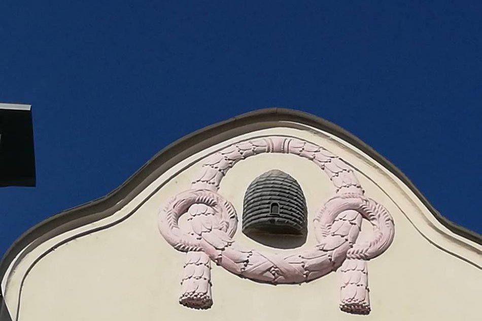 Ilustračný obrázok k článku Idete centrom Michaloviec a možno ich ani nevnímate: Aha, aké zaujímavosti máme nad hlavami