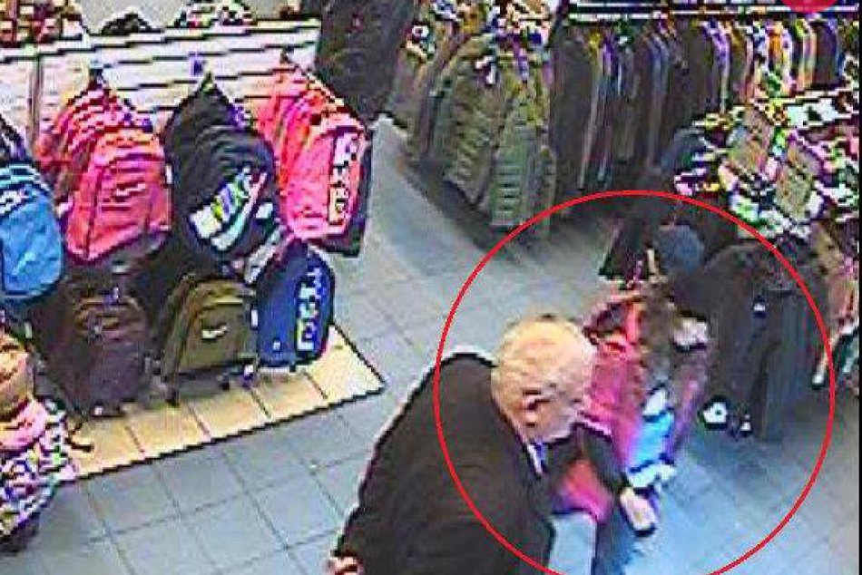 Ilustračný obrázok k článku Vo zvolenskom obchode okradli ženu. Nespoznávate podozrivé osoby na fotkách?