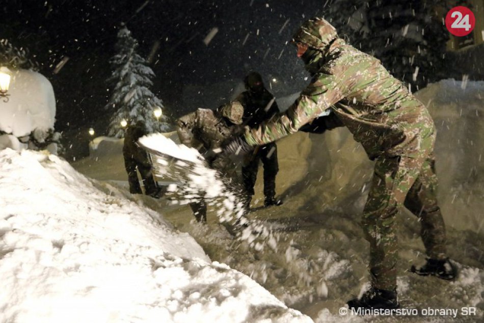 Ilustračný obrázok k článku Pri odstraňovaní následkov kalamity na Orave pomáhalo 250 vojakov, VIDEO z miesta