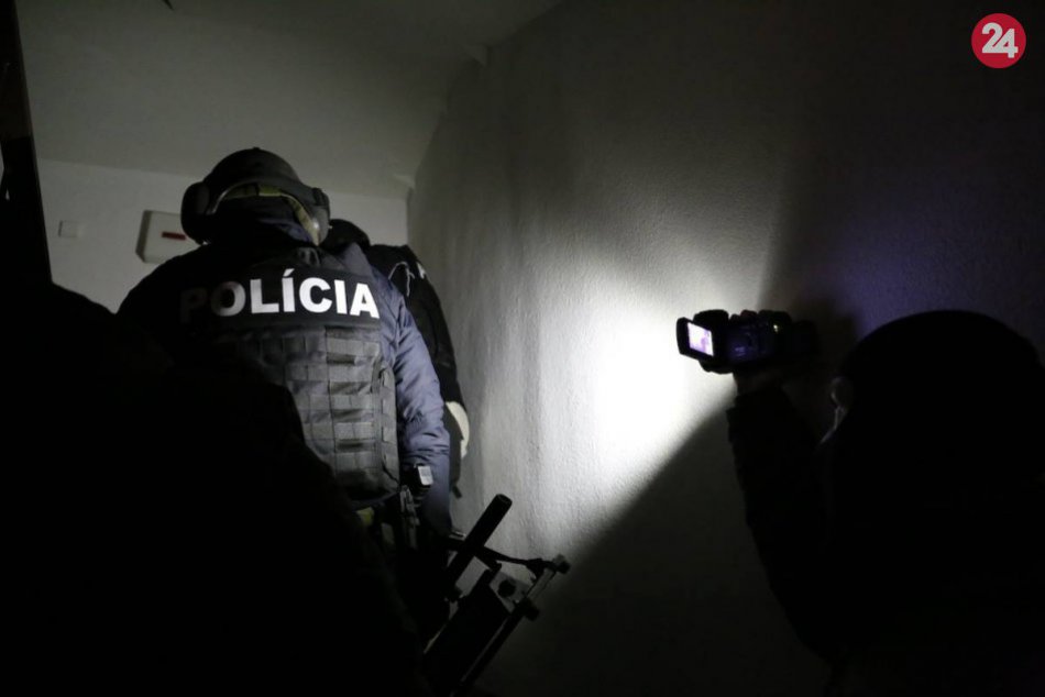 Ilustračný obrázok k článku Rušné ráno na západnom Slovensku: NAKA zatkla šesť osôb