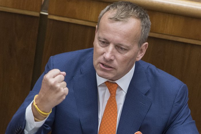 Ilustračný obrázok k článku Tehotní muži v Považskej? Ústredie práce reaguje na slová Borisa Kollára, VIDEO