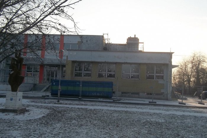 Ilustračný obrázok k článku Rekonštrukcia kulturáku vo Veči: Práce by mali byť ukončené do mája, FOTO