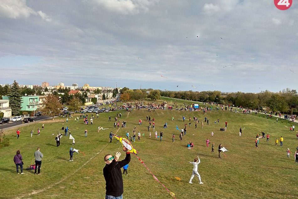 Ilustračný obrázok k článku Okolie hrádze v Zámkoch zaplnia farebné draky: Šarkaniáda láka deti i dospelých