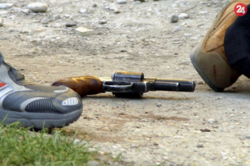 Ilustračný obrázok k článku Mladík telefonoval v reštaurácii: Počas hovoru ho smrteľne postrelili do tváre