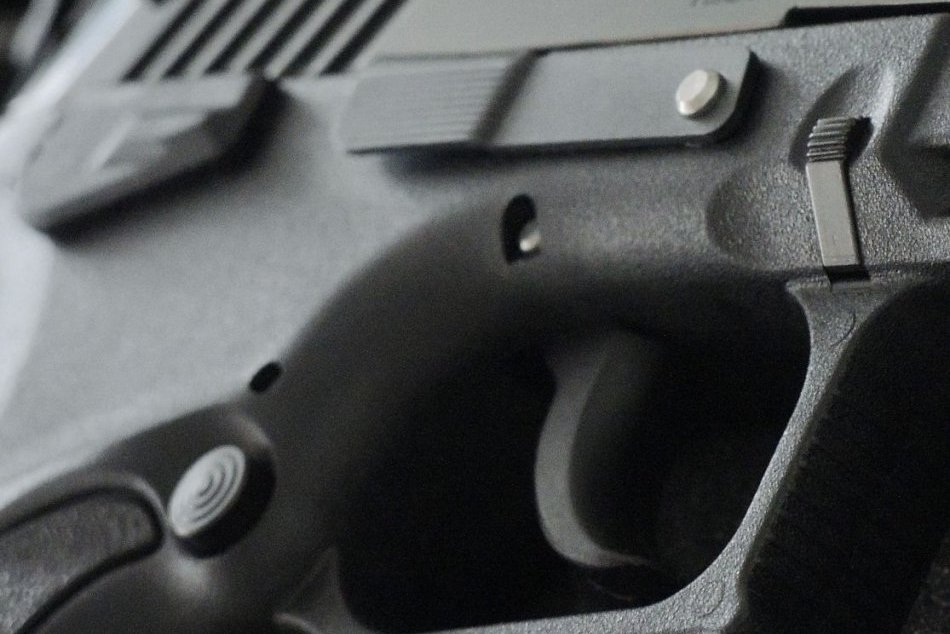 Ilustračný obrázok k článku Hrozný nález v Košiciach: V aute našli muža bez známok života a so STRELNÝM poranením!