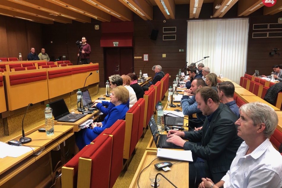 Ilustračný obrázok k článku Primátor nepodpísal rozpočet: Mikuláš tak zostáva v provizóriu! VIDEO