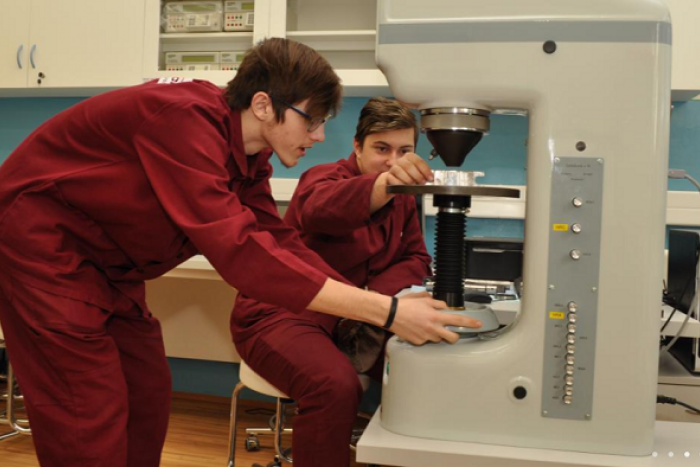 Ilustračný obrázok k článku V Podbrezovej pozývajú na DOD, kde sa dozviete všetko o štúdiu a budúcej kariére