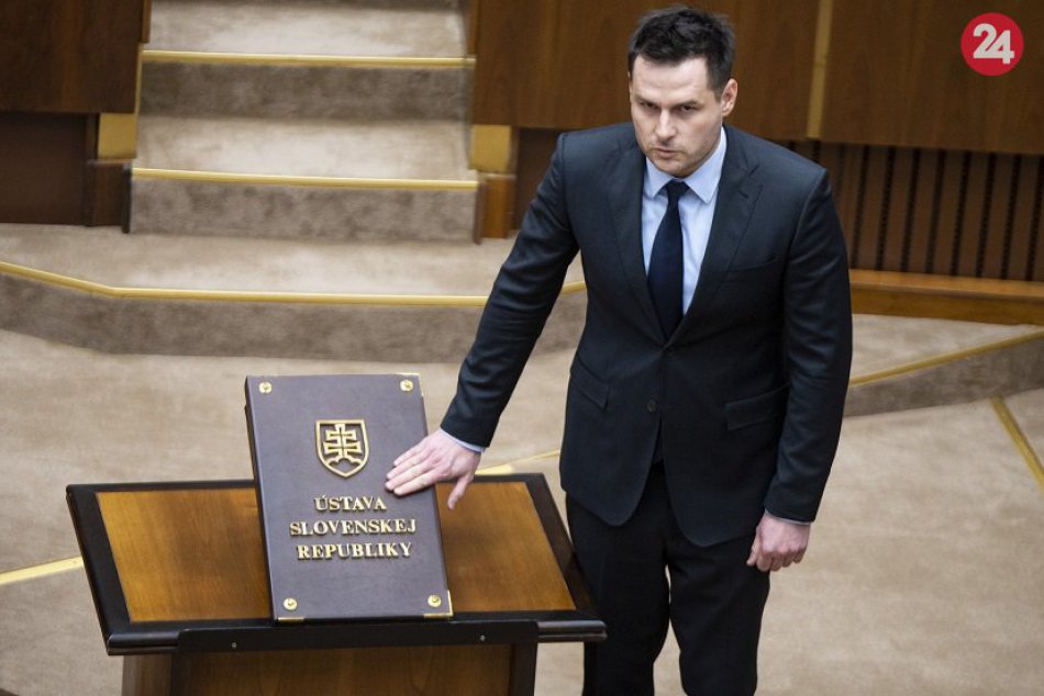 Ilustračný obrázok k článku Trnavčan Náhlik nahradil v parlamente Kaliňáka: Zložil sľub a stal sa poslancom