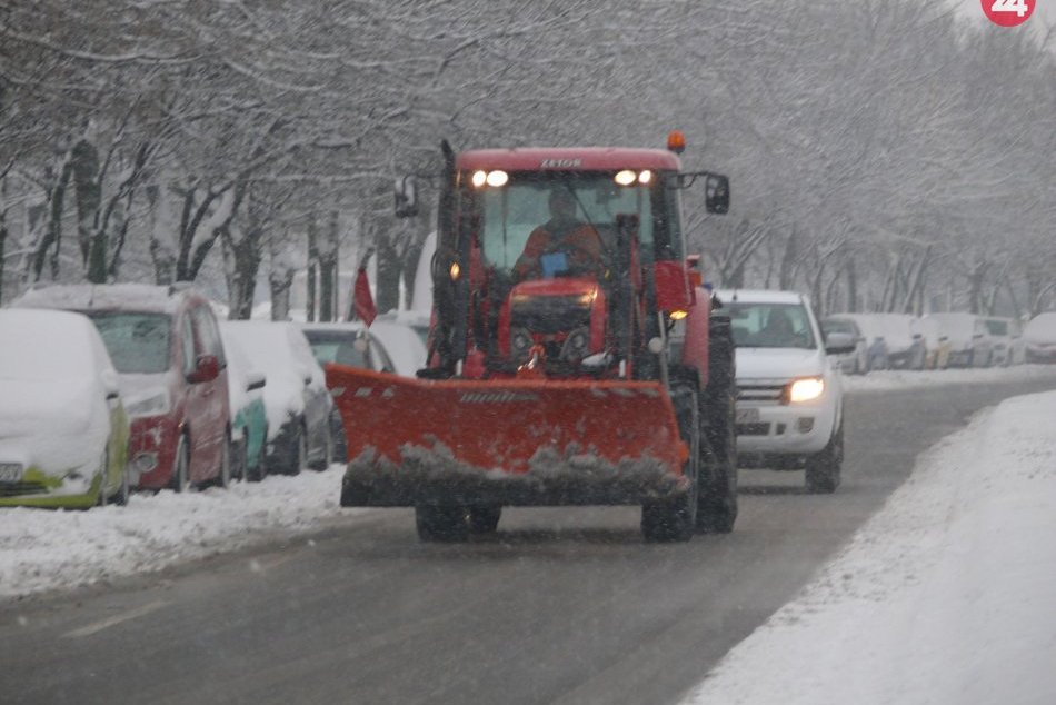 Ilustračný obrázok k článku Cestári upozorňujú na zlú viditeľnosť: Cesta na Skalku je uzavretá