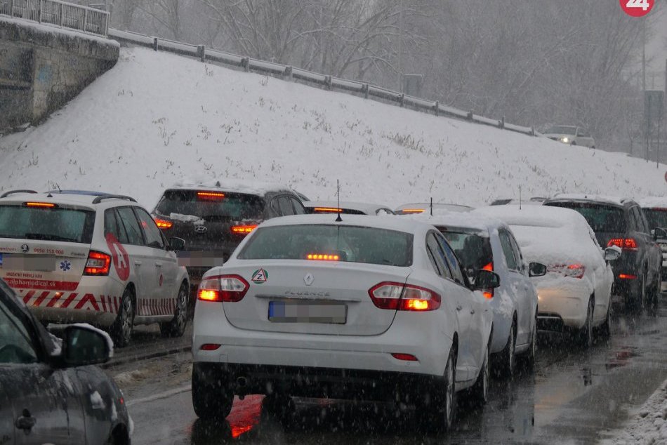 Ilustračný obrázok k článku Cestári o problematických úsekoch: Tvoria sa snehové jazyky i záveje