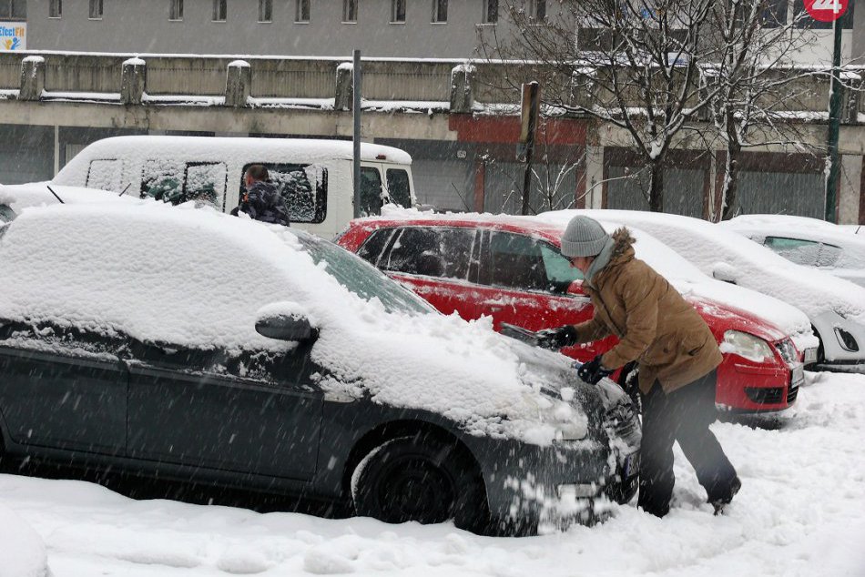 Ilustračný obrázok k článku Po teplom víkende nás čaká ochladenie: V pondelok dážď, v utorok sa vráti sneh