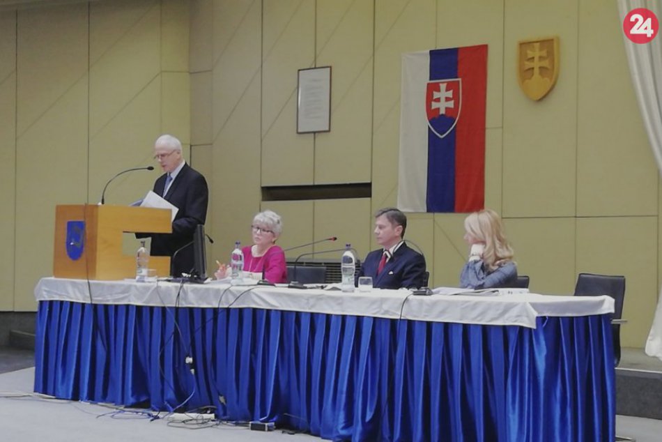 Ilustračný obrázok k článku Zasadnú humenskí poslanci: Rokovať sa bude o rozpočte aj o dotáciách na šport