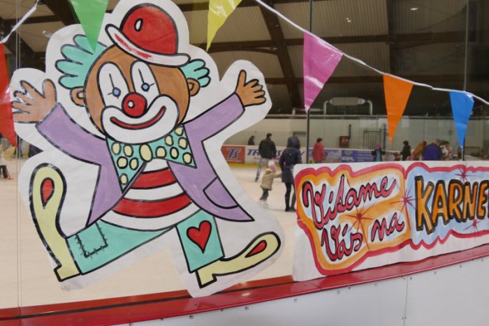 Ilustračný obrázok k článku Február štartuje v Lučenci karnevalom: Korčule si obujú aj rozprávkoví maskoti