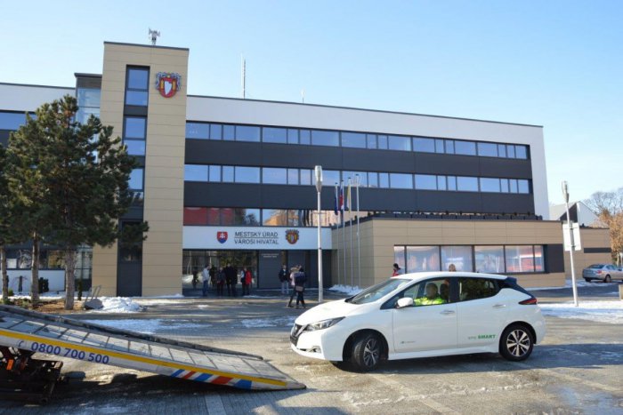 Ilustračný obrázok k článku Šalianska radnica sa pýši novinkou: Úradníci pofrčia na elektromobile, FOTO