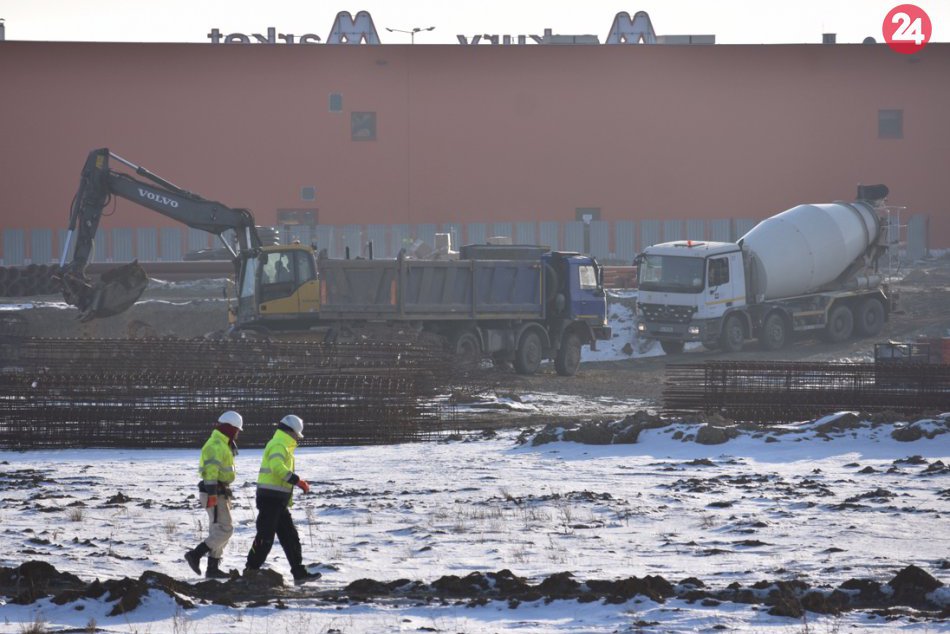 Ilustračný obrázok k článku FOTO: Na výstavbe futbalovej arény v Košiciach sa pilne pracuje