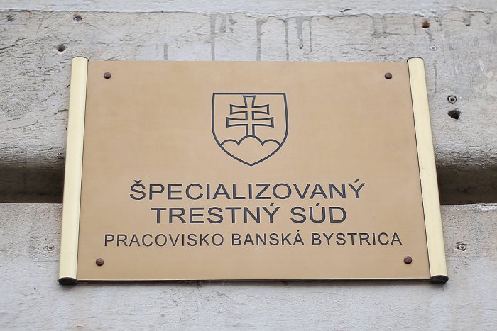 Ilustračný obrázok k článku Vražda, drogy a iné vážne obvinenia: Súdia bossov gangu z okresu Považská