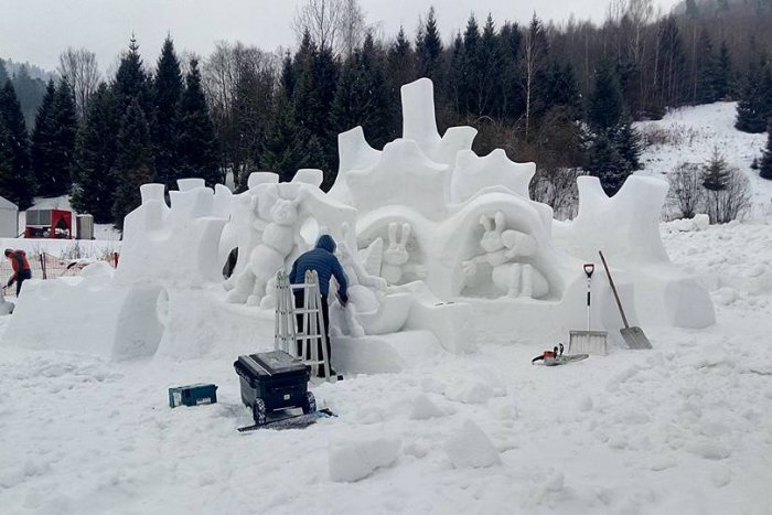 Ilustračný obrázok k článku Tip na výlet: Východ má novú atrakciu, je ňou mravenisko zo snehu