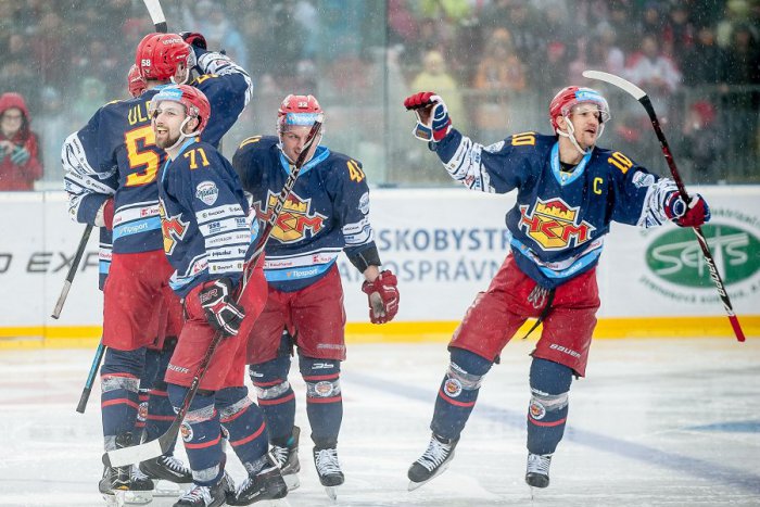 Ilustračný obrázok k článku Očakávané derby na Winter Classic: Na Štiavničkách sa stretli Bystrica so Zvolenom, FOTO