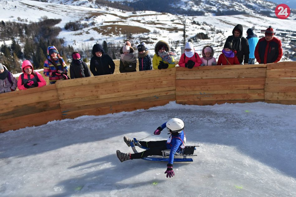 Ilustračný obrázok k článku KURIOZITA DŇA: Na prírodnej sánkarskej dráhe sa prvýkrát súťažilo
