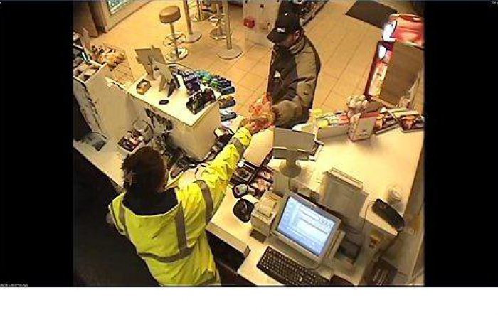 Ilustračný obrázok k článku V Štiavnici vylúpili pumpu, nespoznávate tohto muža? ZÁBERY z kamier