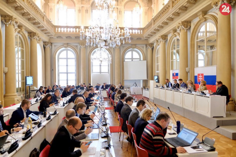 Ilustračný obrázok k článku Ako hlasuje váš poslanec? Skontrolujte ho!