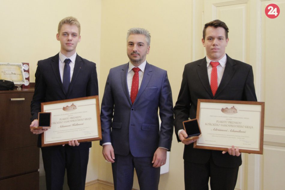 Ilustračný obrázok k článku Predseda KSK ocenil gymnazistov z Rožňavy: Zachránili život turistu, FOTO