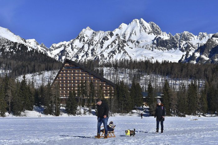 Ilustračný obrázok k článku Detektívna práca na novej knihe o Štrbskom Plese odhalila viac: Tieto veci tu nesedia