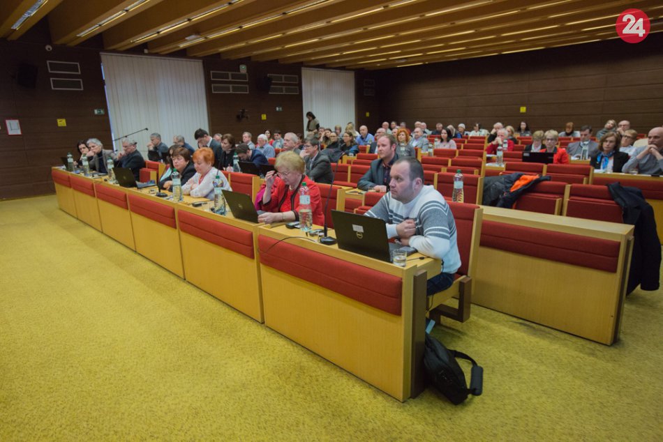 Ilustračný obrázok k článku Záverečný účet mesta poslanci neschválili: Dôvodom bol predčasný odchod, VIDEO