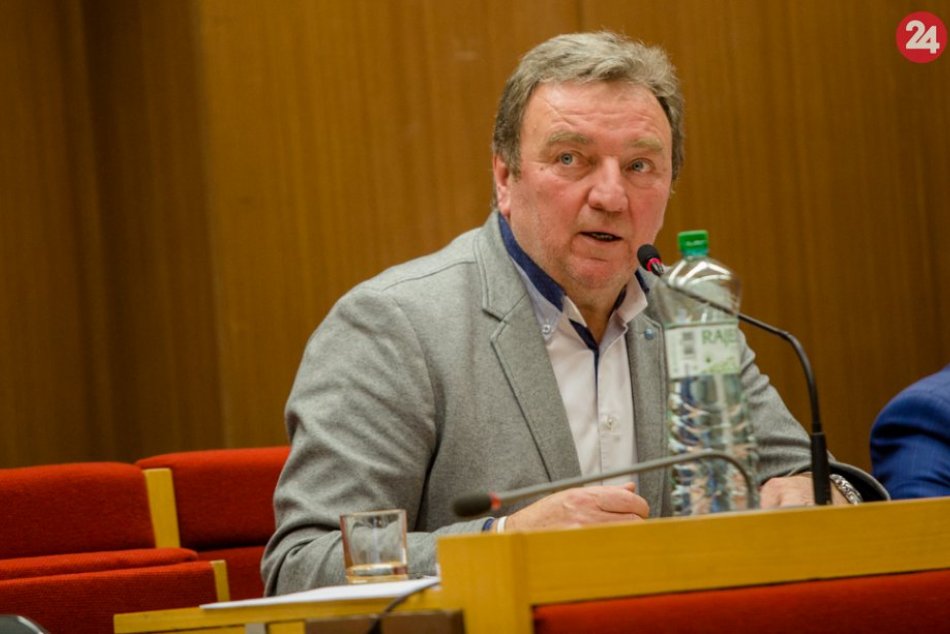 Ilustračný obrázok k článku Primátor Blcháč v parlamente: Koľko krúžkov dostal v mikulášskych okrskoch a v dedinách?