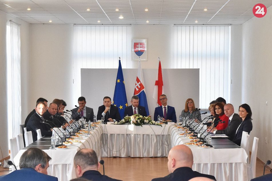 Ilustračný obrázok k článku Vláda rozdelí v okrese Revúca 1,43 milióna eur. Dočkajú sa aj nemocnica a múzeum