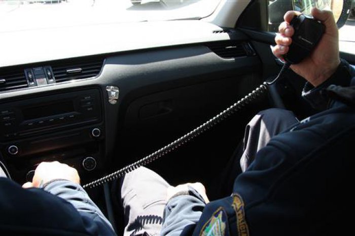 Ilustračný obrázok k článku POLICAJNÉ RAZIE na hlupákov: Zámčania si opekali, hrali futbal a nechýbali v krčmách