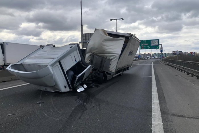 Ilustračný obrázok k článku FOTO: Silný vietor spôsobil nehodu na Prístavnom moste