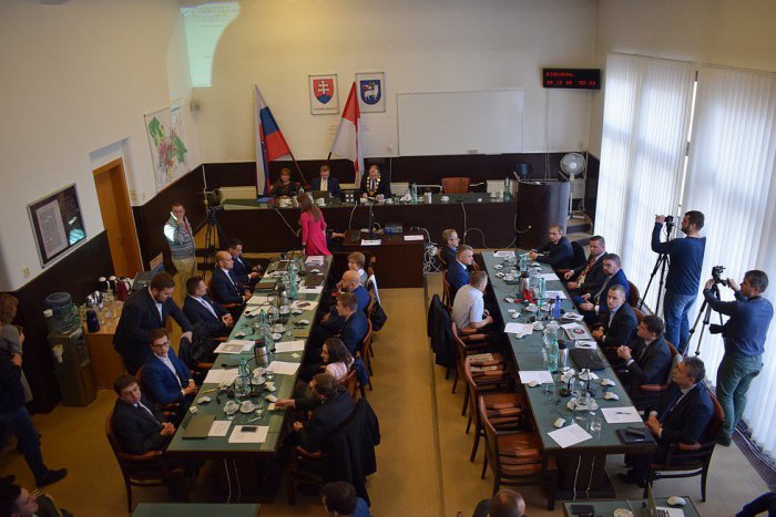 Ilustračný obrázok k článku Trenčianski poslanci schválili rozpočet: Plán príjmov a výdavkov je nasledovný