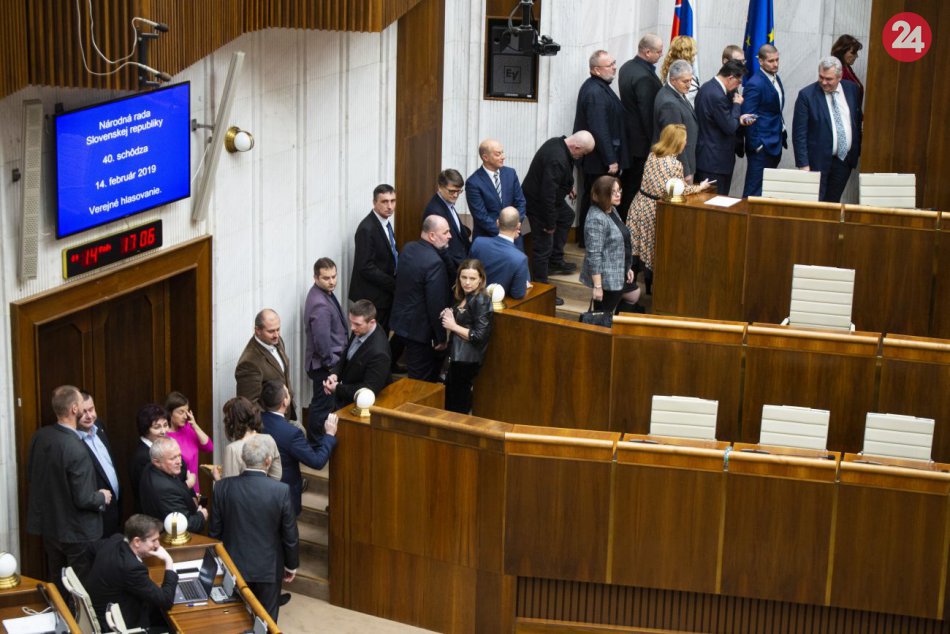 Ilustračný obrázok k článku Poslanci opätovne nezvolili ani jedného kandidáta na post ústavného sudcu